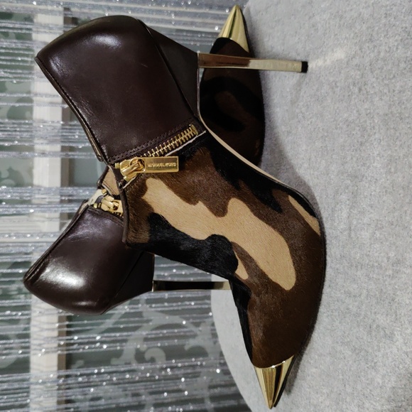 Michael Kors 2 tone brown size 8 beautiful ankle high boot. - Picture 5 of 10